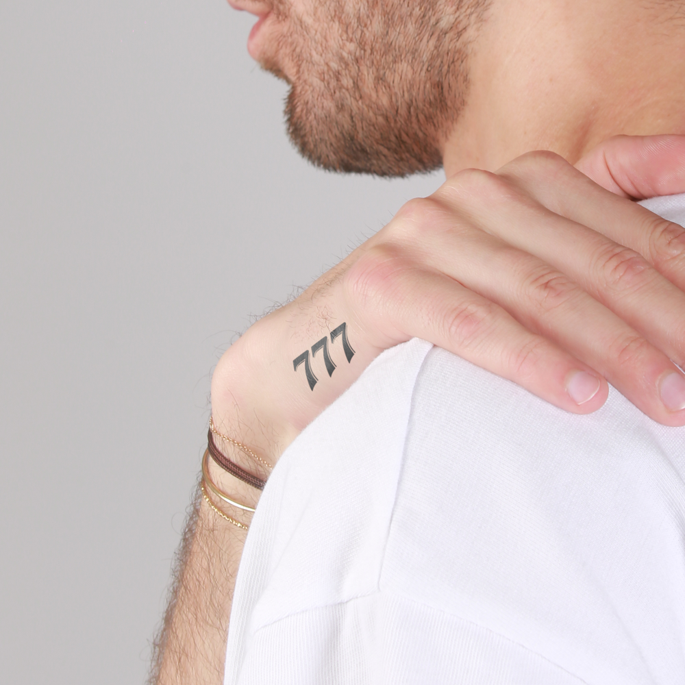 tatouage ephemere 777 style mystique et porte bonheur
