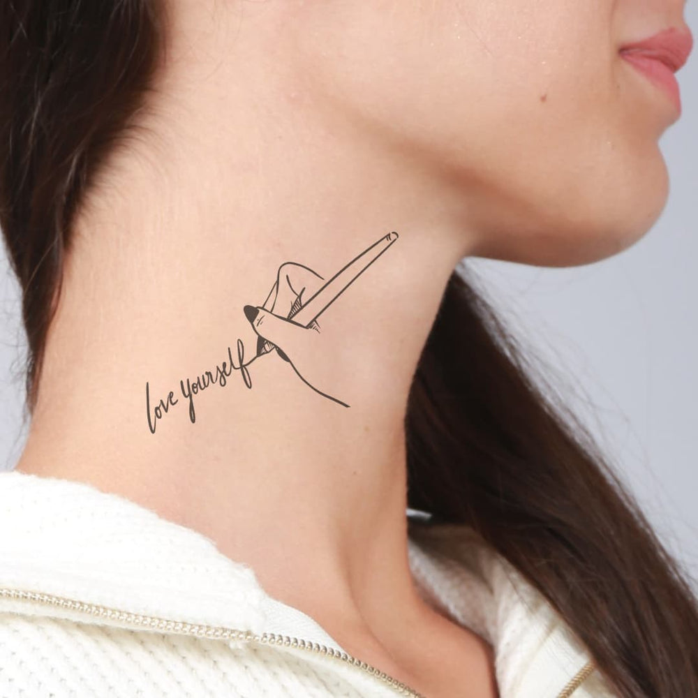 Tatouage citation love yourself
