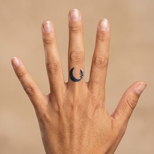 Faux tatouage lune femme tattoo minimaliste