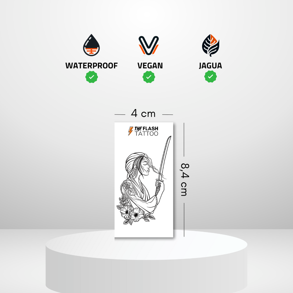 Tattoo ephemere geisha avec sabre et fleurs pour les amoureux de japon